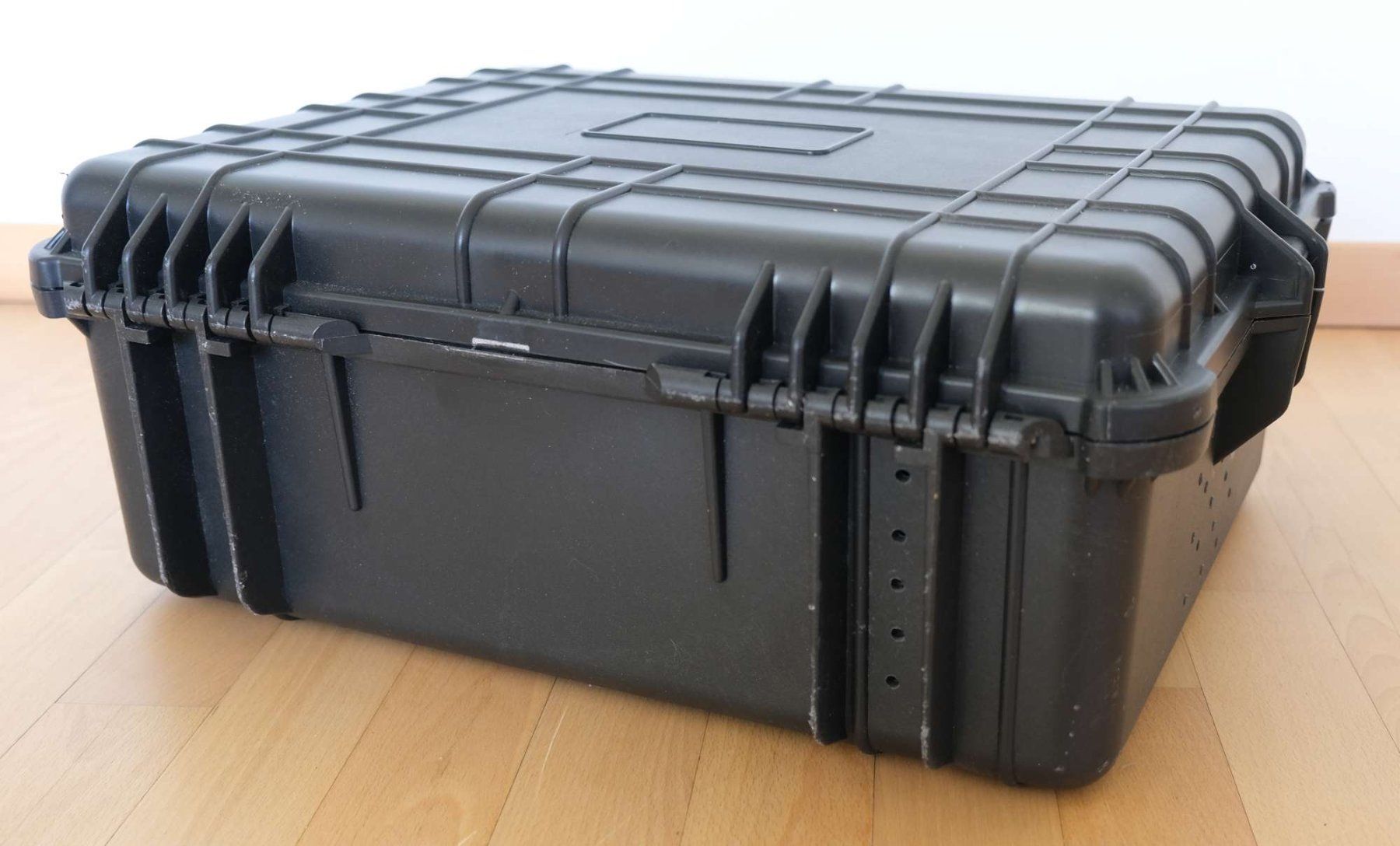 Valigie: Robuster Outdoor-Koffer aus Kunststoff – Usato da Stäfa venduto da cka_5r5z 8