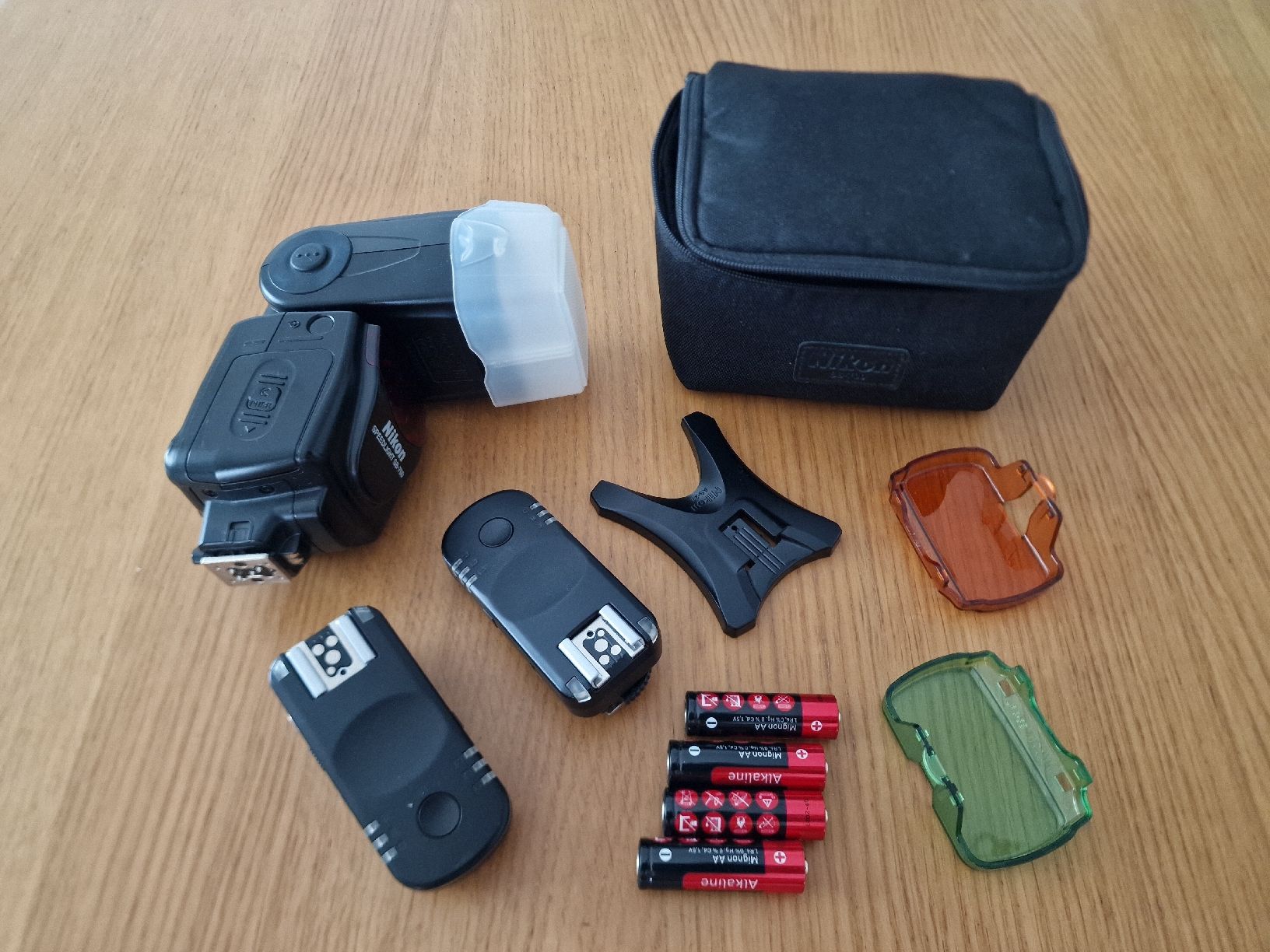 Nikon Blitze: Nikon Speedlight SB-700 Flash Kit + Trigger Wireless – Gebraucht aus Canobbio von alemaodoidao