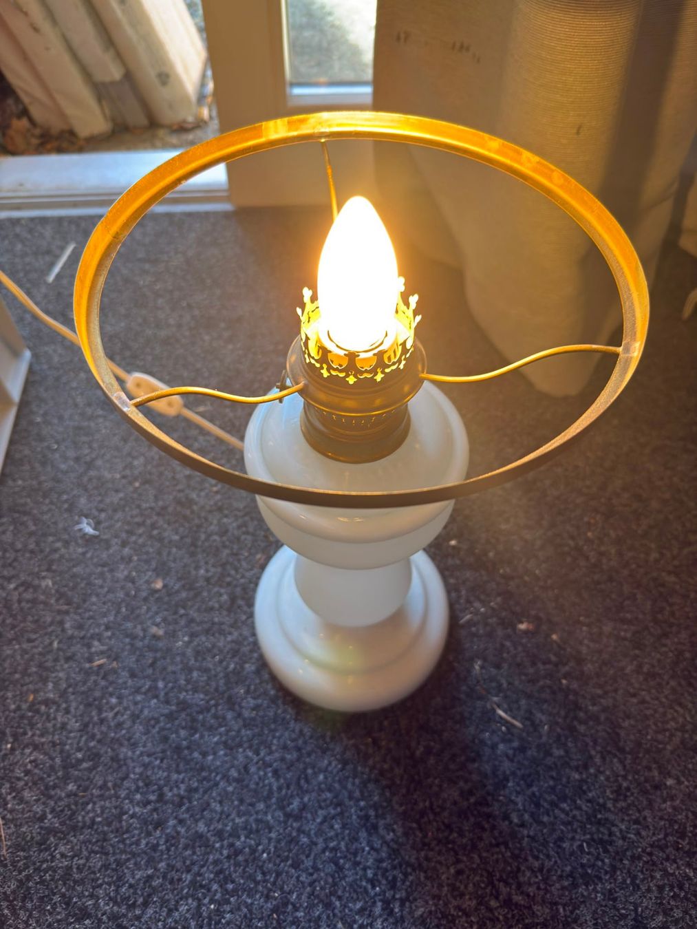 Lampade: Klassische Tischlampe aus Glas – Usato da Luzern venduto da Elgordo7