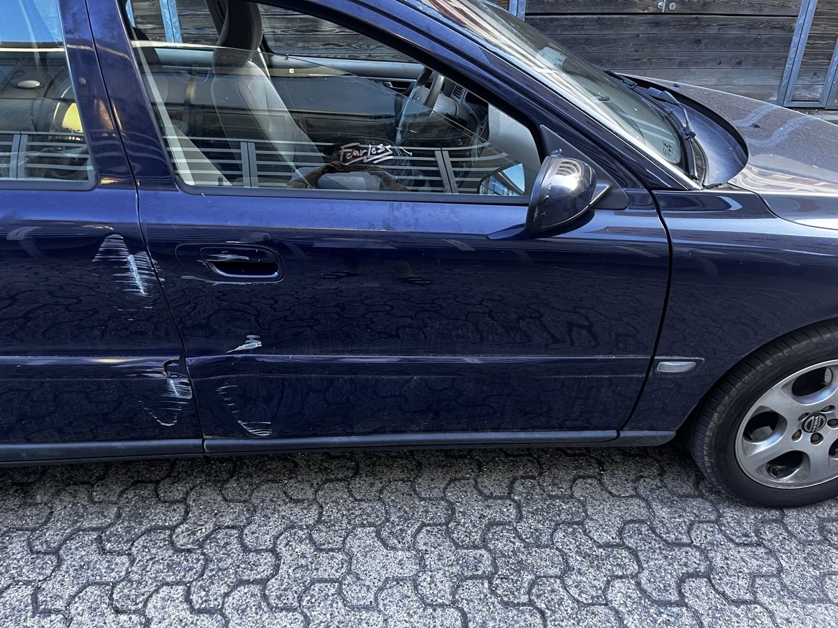 Volvo Automobili: Volvo V70 – Difettoso da Lausanne venduto da ell_y6j2 3