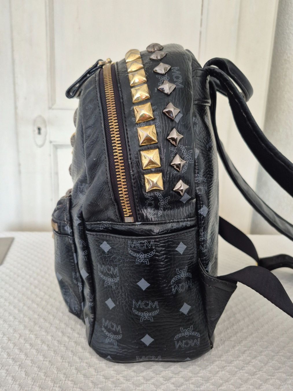 Mcm Zaini: MCM Rucksack mit Nieten – Usato da Dottikon venduto da Pega7 5