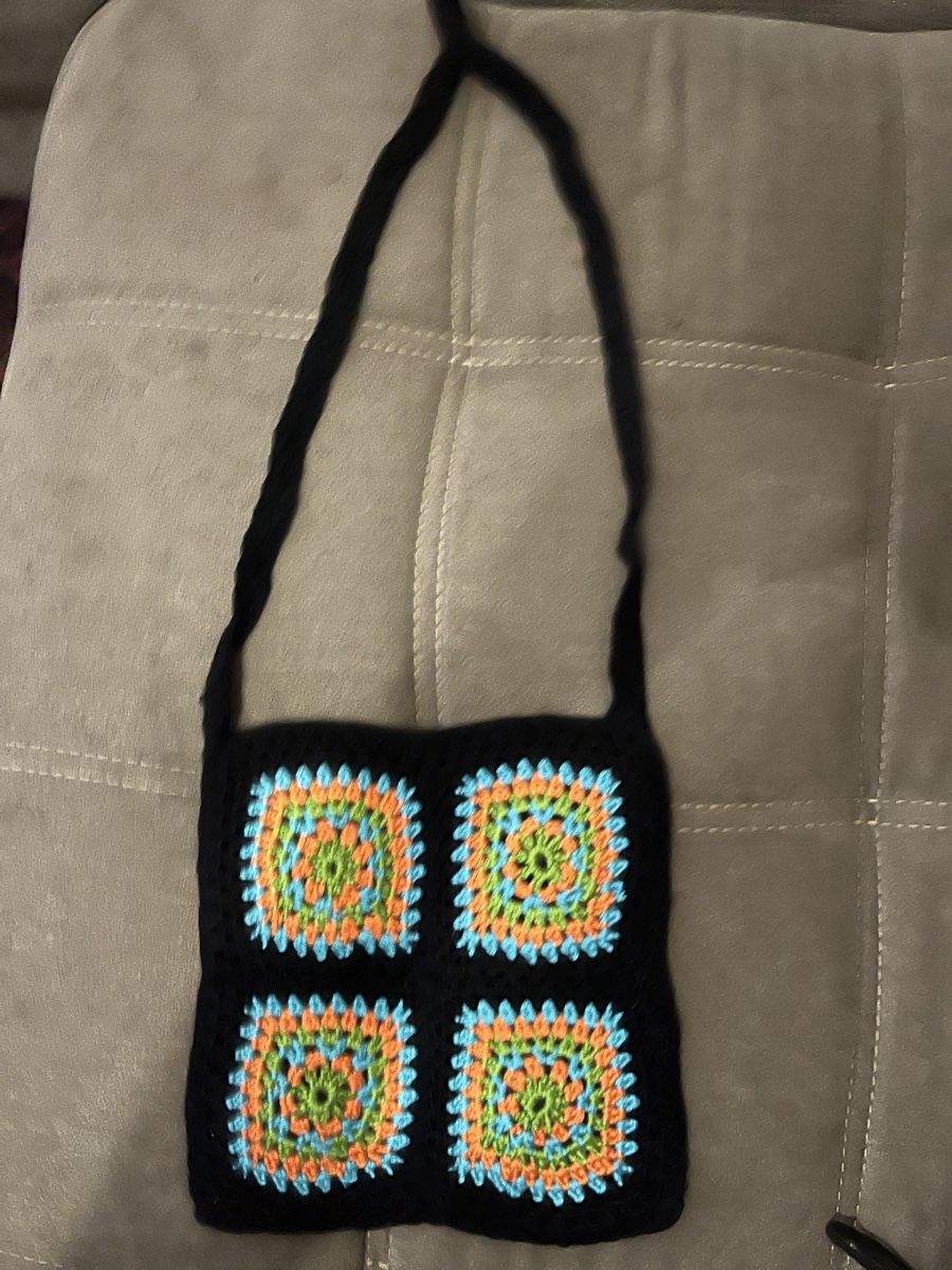 Sacs femmes: Crocheted Shoulder Bag Handmade Multicolor Granny Square – Neuf (Voir description) à Zürich par aks_nyc5 9