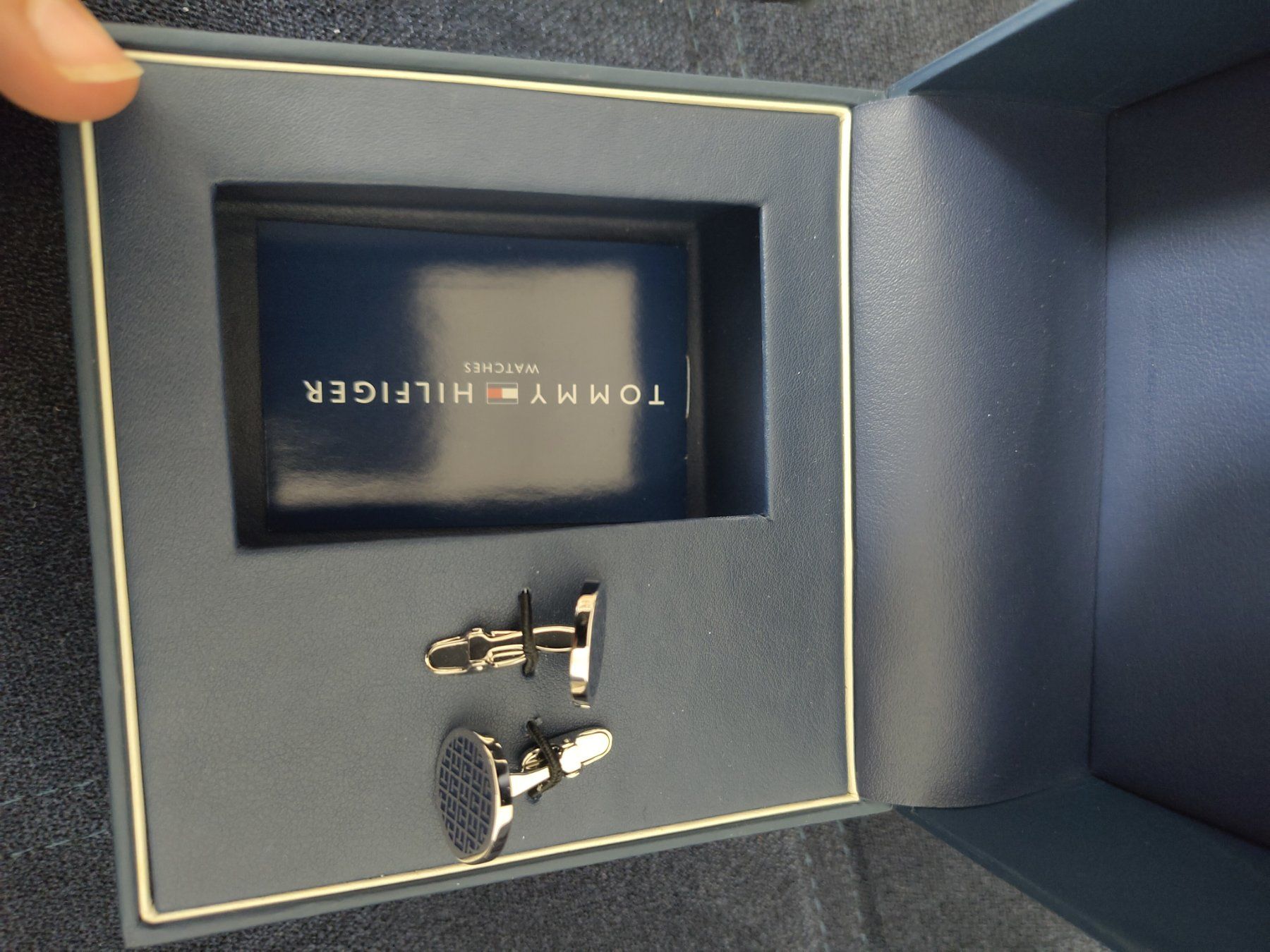 Tommy Hilfiger Montres: Uhr Tommy Hilfiger – D'occasion à Thun par Lea_0 1