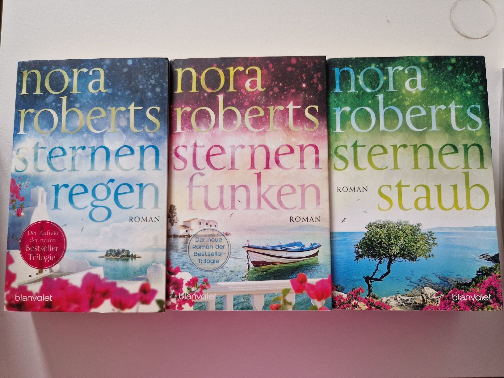 Libri: Nora Roberts Sternen Trilogie - Top Zustand – Usato da Rain venduto da -LUMA-