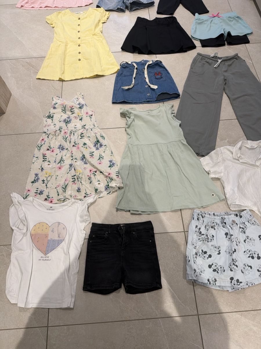 H&M Ensembles coordonnés: kleiderpaket 134/140 – Neuf (Voir description) à Muhen par Guess1802 1
