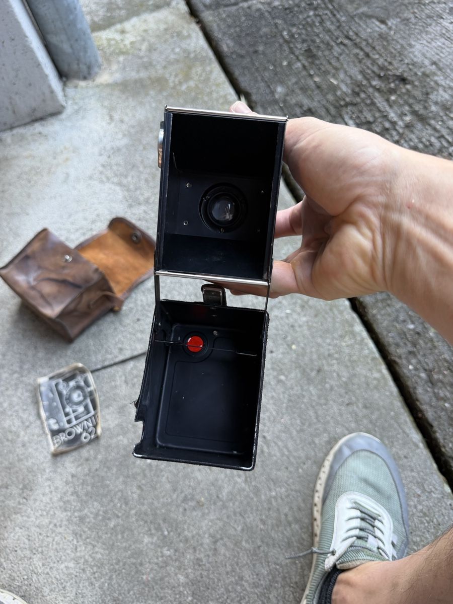Kodak Kamera: Kodak Brownie 620 Kamera mit Ledertasche  – Defekt aus Lyss von nekoreh 4