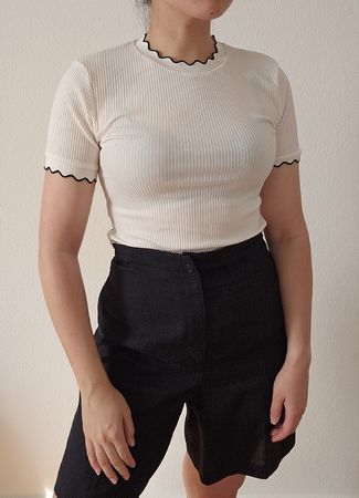 Mango weisses T-Shirt mit schwarzem Kontrast an Bündchen S
