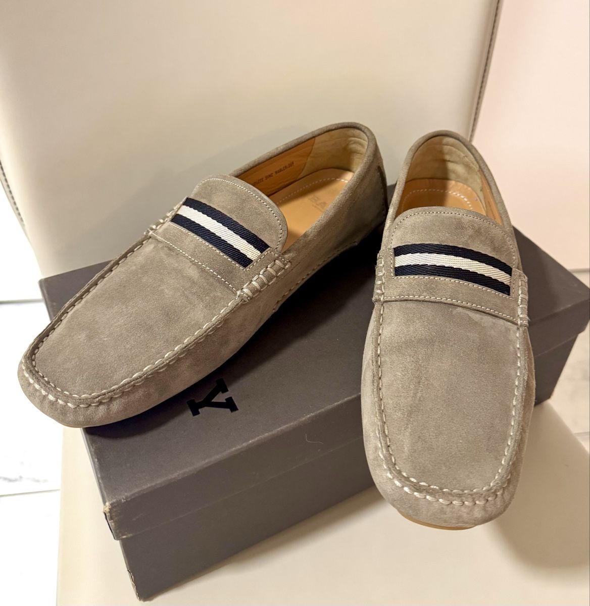 Bally Chaussures hommes: Herren Slipper Bally Wabler Wildleder grau Grösse 43.5 – D'occasion à Erlenbach ZH par msa_x26y