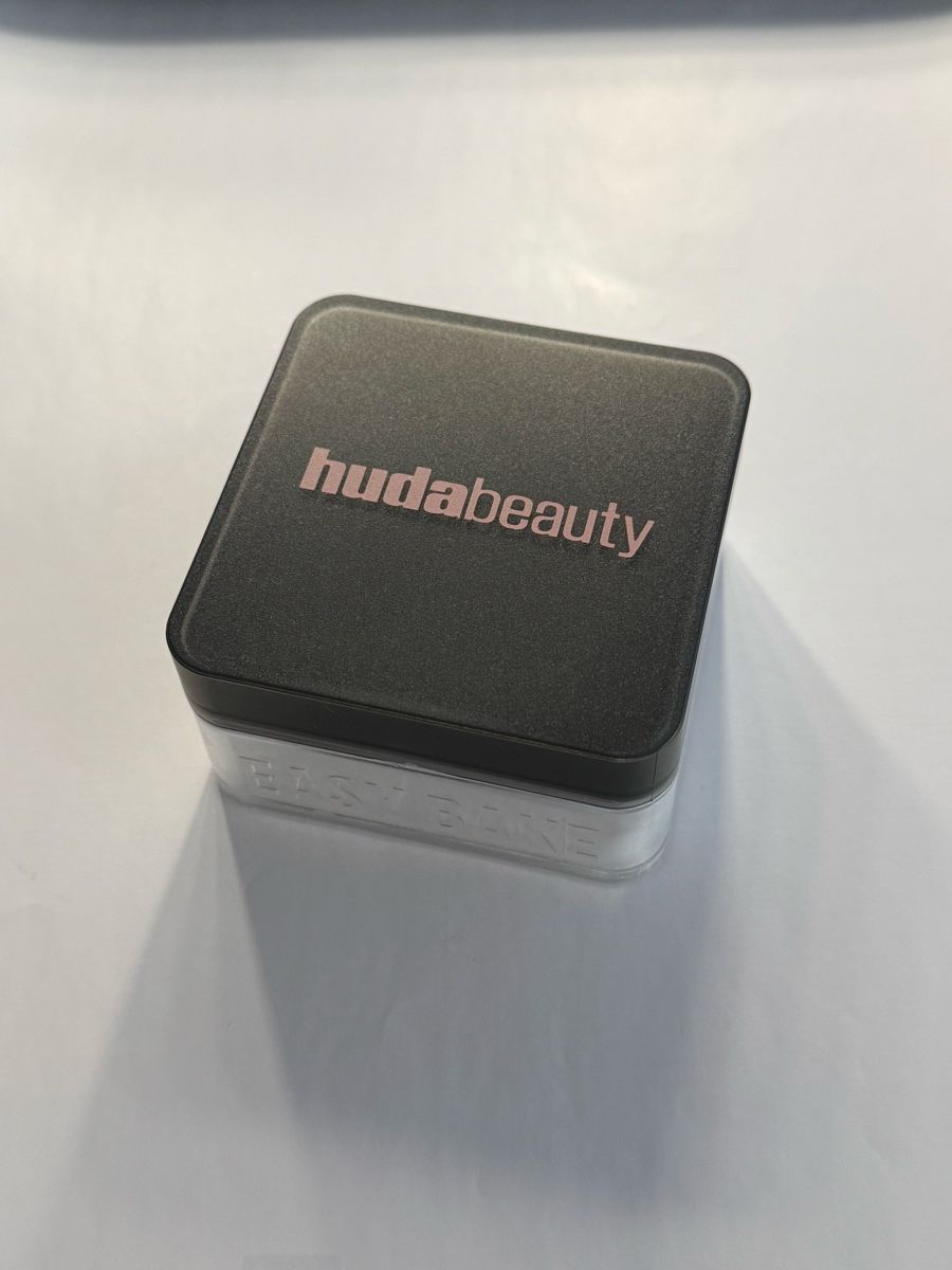 Huda Beauty Make-up: Huda Beauty Easy Bake Powder – Nuovo e nell'imballaggio originale da Baar venduto da xata 1