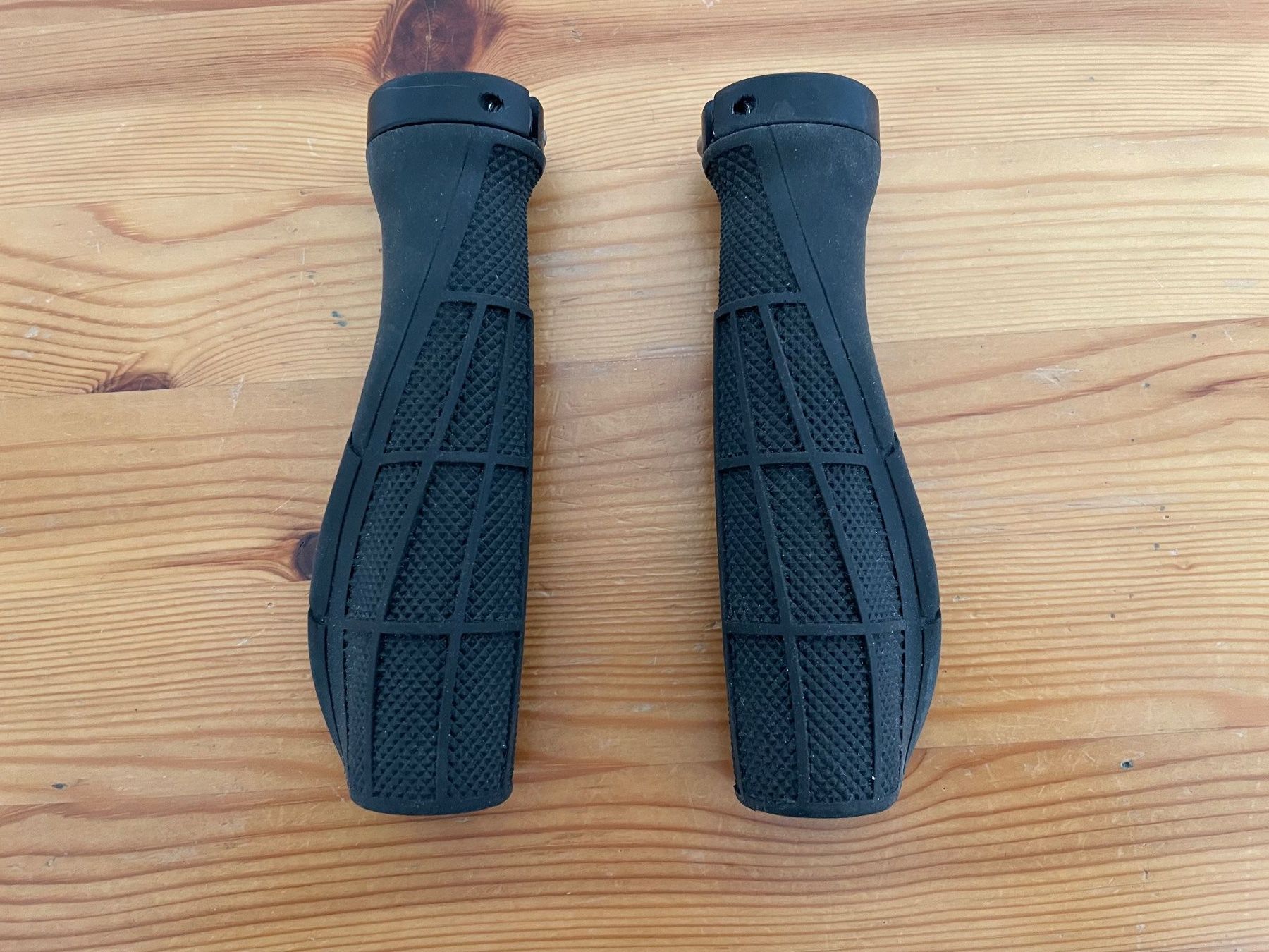 Specialized Ersatzteile: Ergolenkergriffe – Gebraucht aus Winterthur von boxi01 1