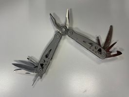 Multitool aus Edelstahl / Hosentaschen-Werkzeugkasten