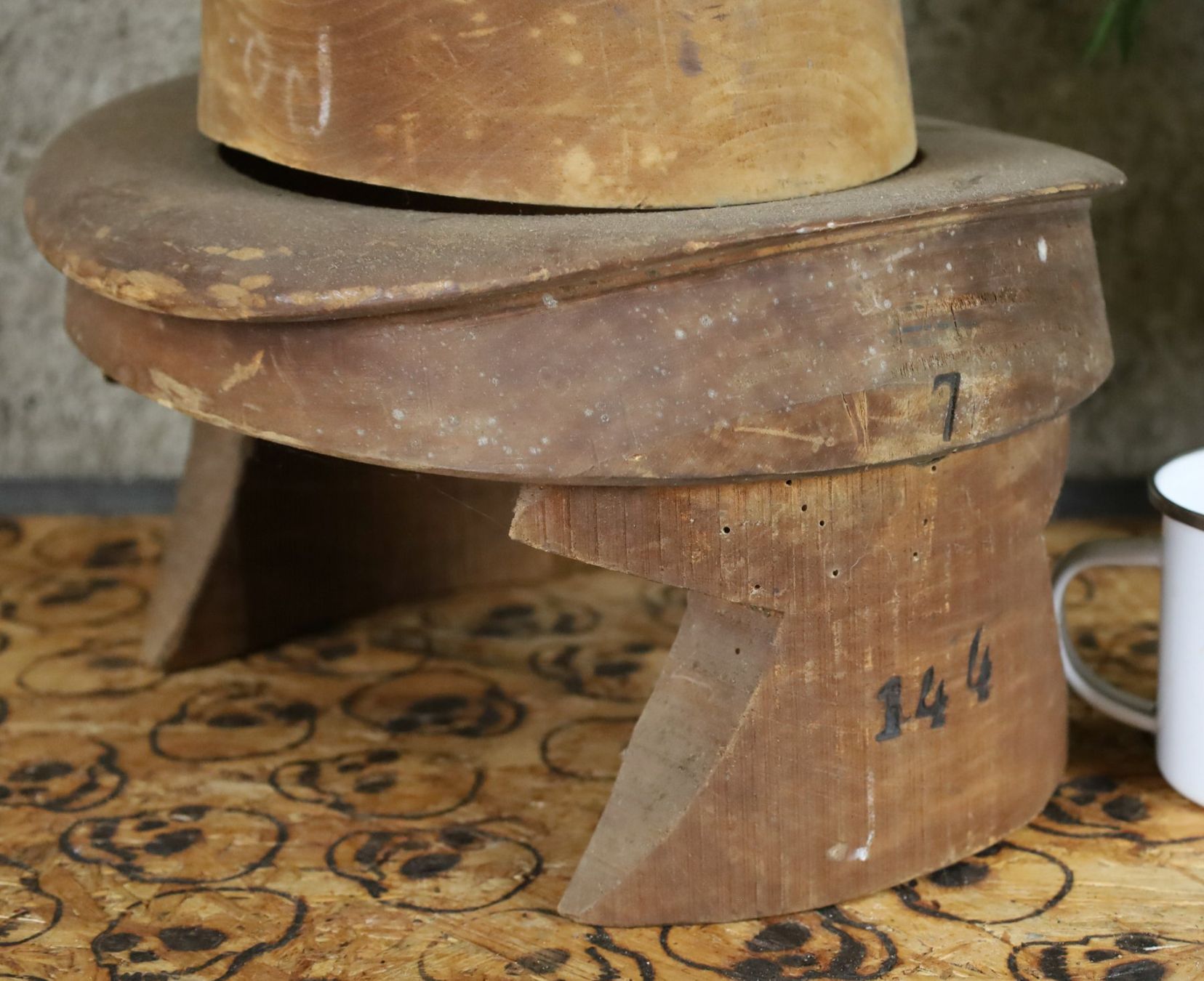 Alle Werkzeuge: Hutform, Hutblock, Hutmacherform, moule à chapeaux – Gebraucht aus Birrwil von brandschatz_birrwil 2