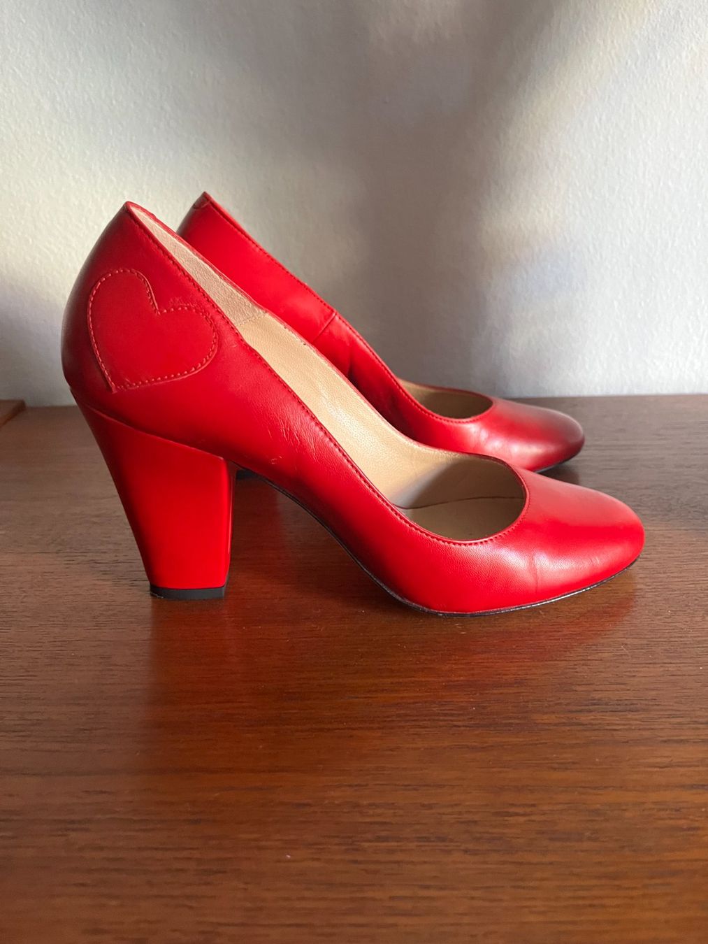 Scarpe da donna: Rote Pumps mit Absätzen, Grösse 38.5 – Usato da Zürich venduto da Carlo05101971