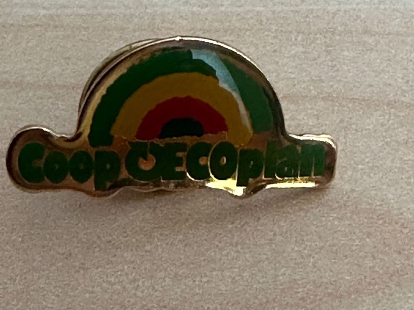 Plaquettes & Badges: Pin Coop Oecoplan Anstecker Regenbogen – D'occasion à Arlesheim par Kunst-Krempel