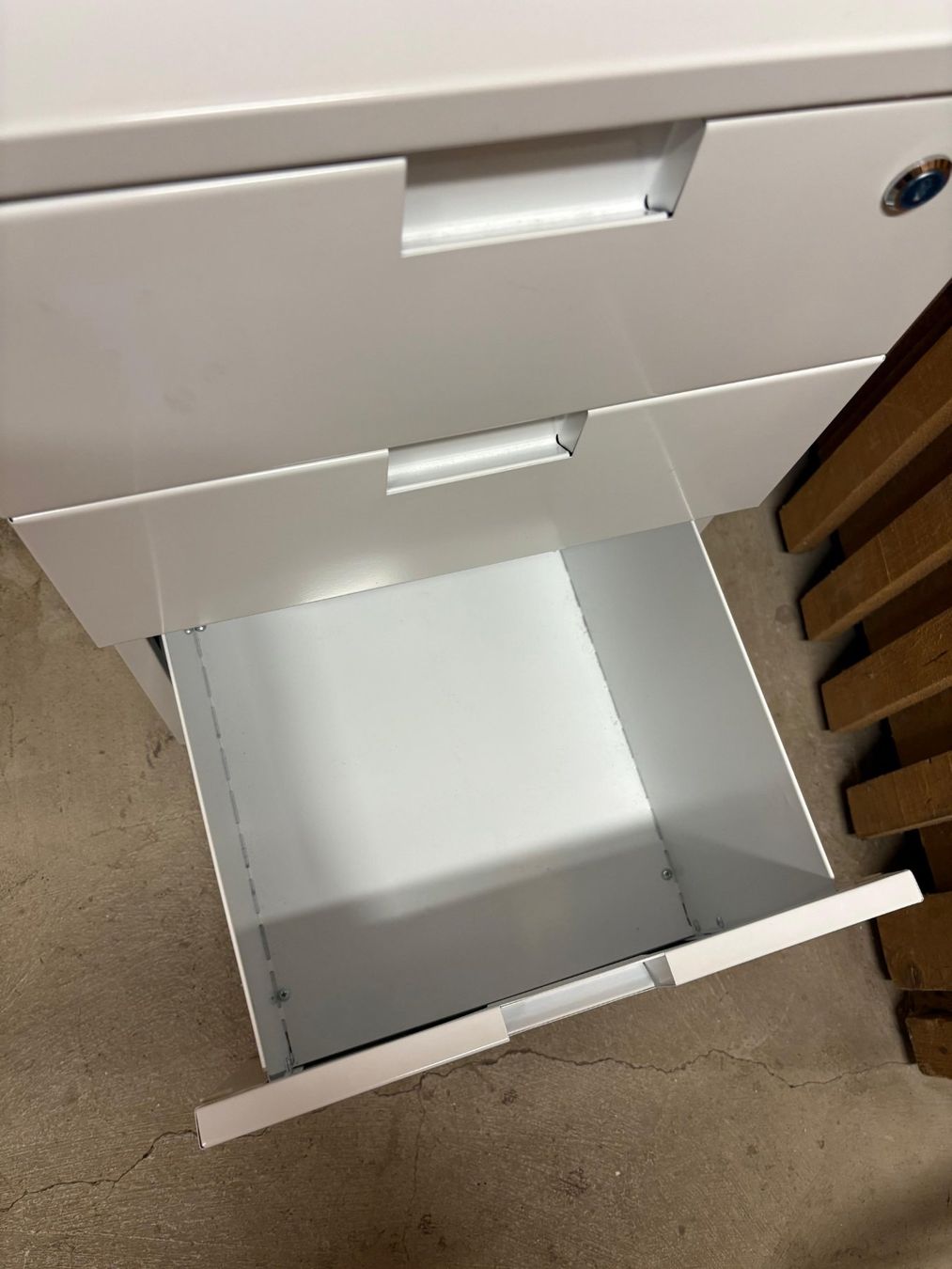 Banconi: Weisser Rollcontainer – Usato da Möhlin venduto da Francisc0 3