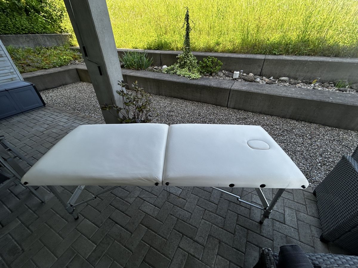 Fauteuils de soin: Massageliege – D'occasion à Winterthur par BMW440