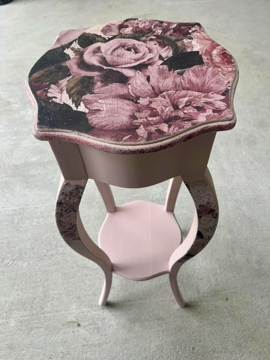 Tables: Romantischer Beistelltisch in Rosé – Neuf (Voir description) à Schlieren par A12S13 2