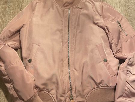 Stradivarius Bomberjacke in Altrosa - S