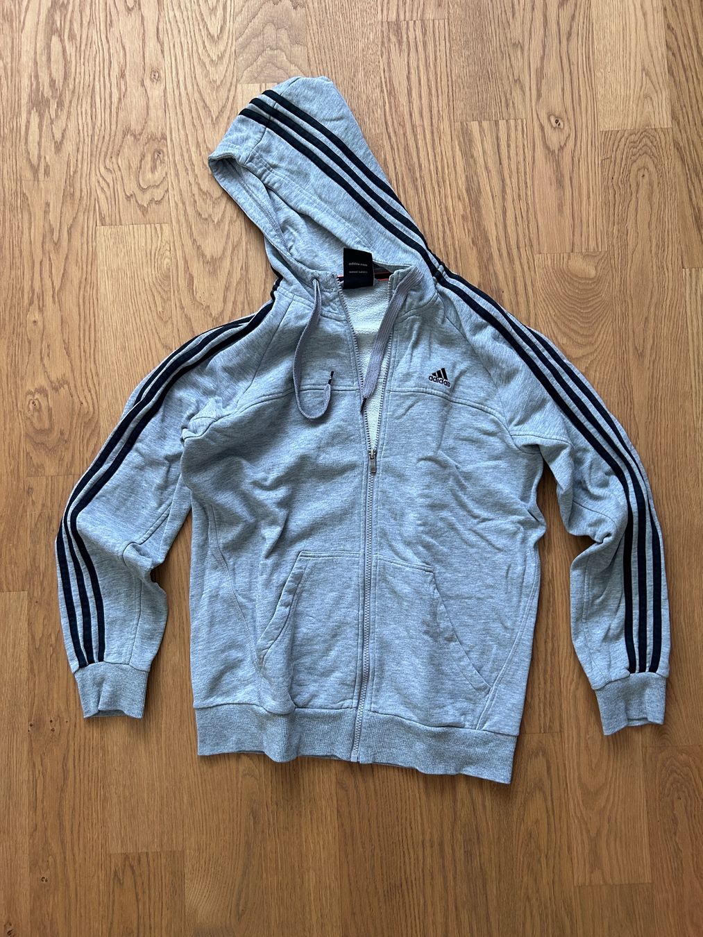 Adidas Maglioni & Felpe: Adidas Kapuzenpullover grau mit Reissverschluss Grösse S – Usato da Bern venduto da BZau 1