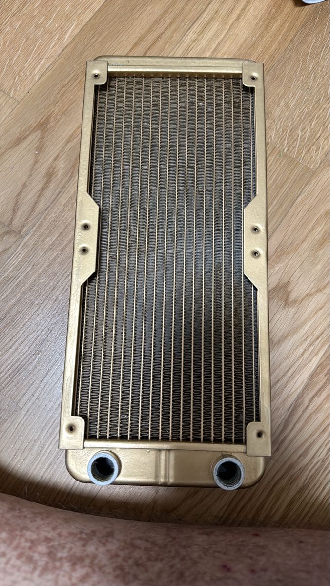 Componenti elettronici: Radiator 120mm gold used – Usato da Glattbrugg venduto da vis_rsz8