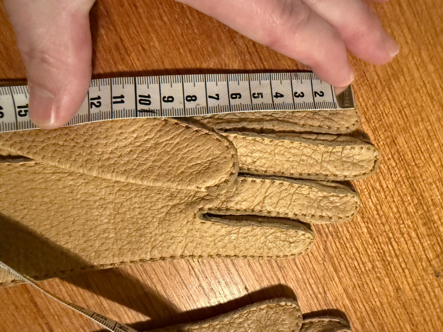 Guanti & manicotti: Gants "beurre" RARE – Usato da Le Cerneux-Veusil venduto da Maraud01 4