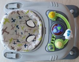 Trotteur / youpala bébé avec motif avions en très bon état!