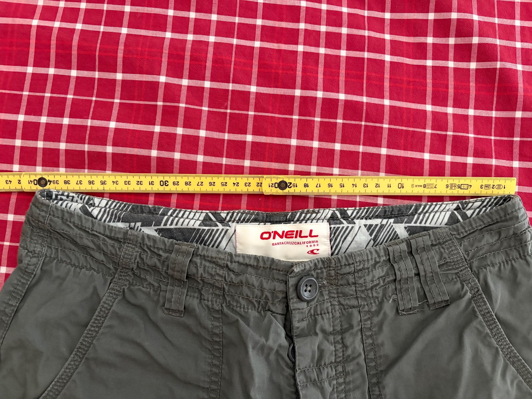 Pantaloni: Shorts cargo O'Neill tg. 28 – Usato da Giubiasco venduto da sc-77 6