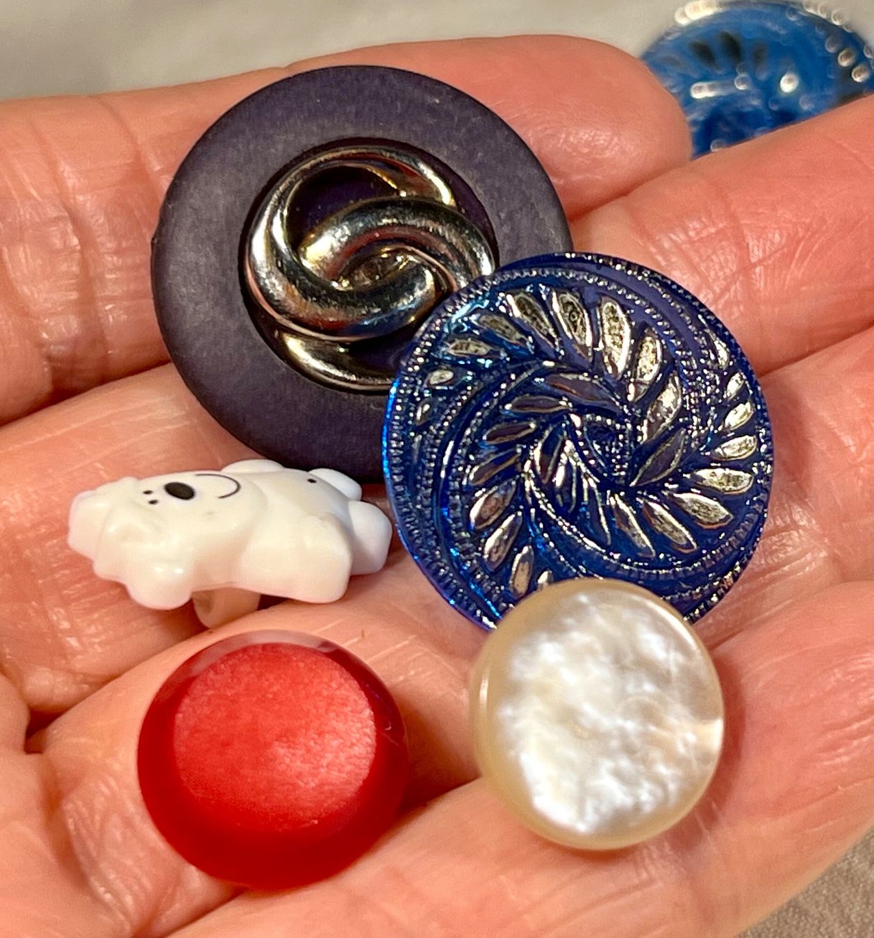 Knöpfe: Lot 24 boutons famtsisies – Gebraucht aus Genève von DELIRBEADS 6