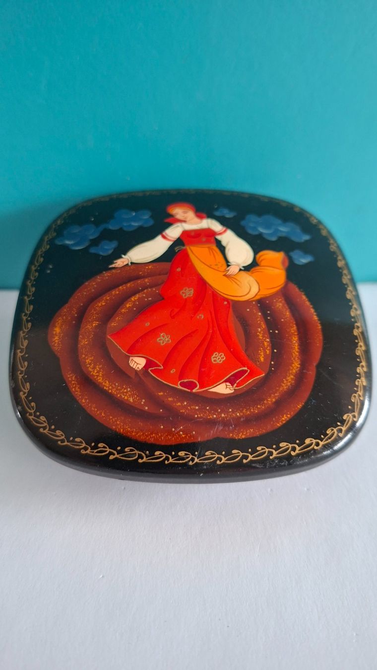 Tutte le decorazioni: Russische Metalldose Bemalt Top! – Usato da Opfikon venduto da Diversamente 1