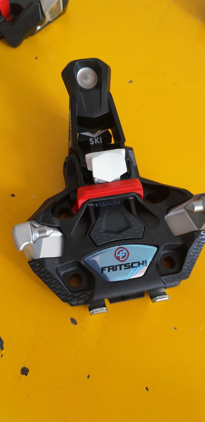 Fritschi Attacchi: Fritschi Xenic 10 - Skitour Bindung – Usato da Winterthur venduto da abschlag 1