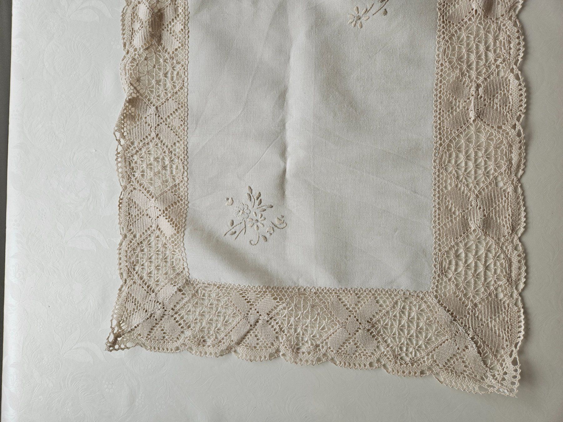 Tutte le decorazioni: Spitzendeckchen Spitzendeckeli 53x46 cm Tischset Shabby Chic – Usato da Gossau ZH venduto da LeoniesDeko 3