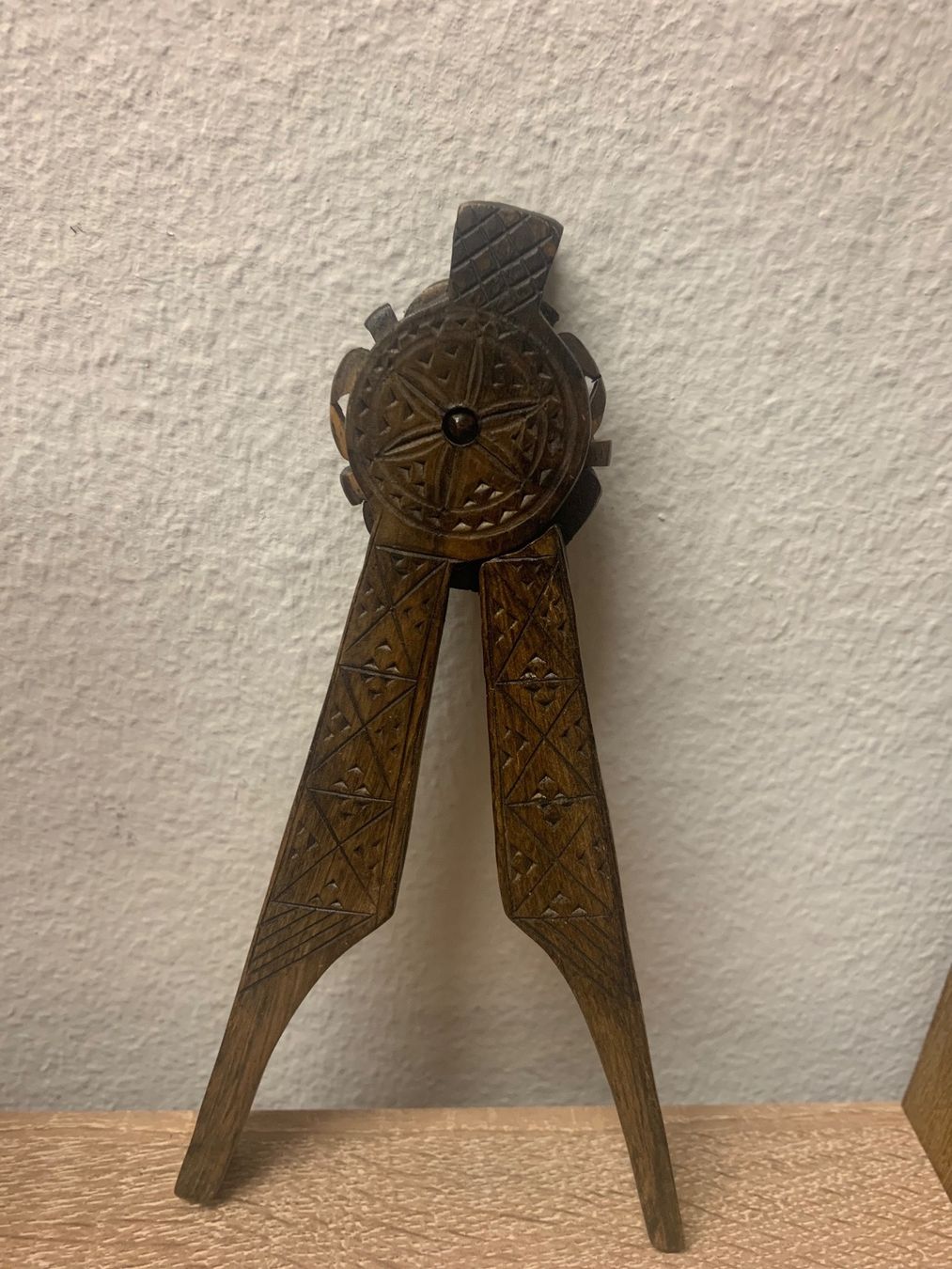 Appareils de cuisine: Handgeschnitzter Nussknacker Holz – D'occasion à Zürich par Messina_68