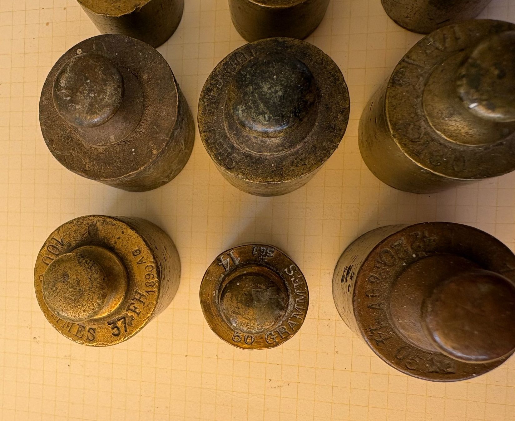 Bilance e pesi: VINTAGE GEWICHT-STEINE – Usato da Ostermundigen venduto da wini63 2