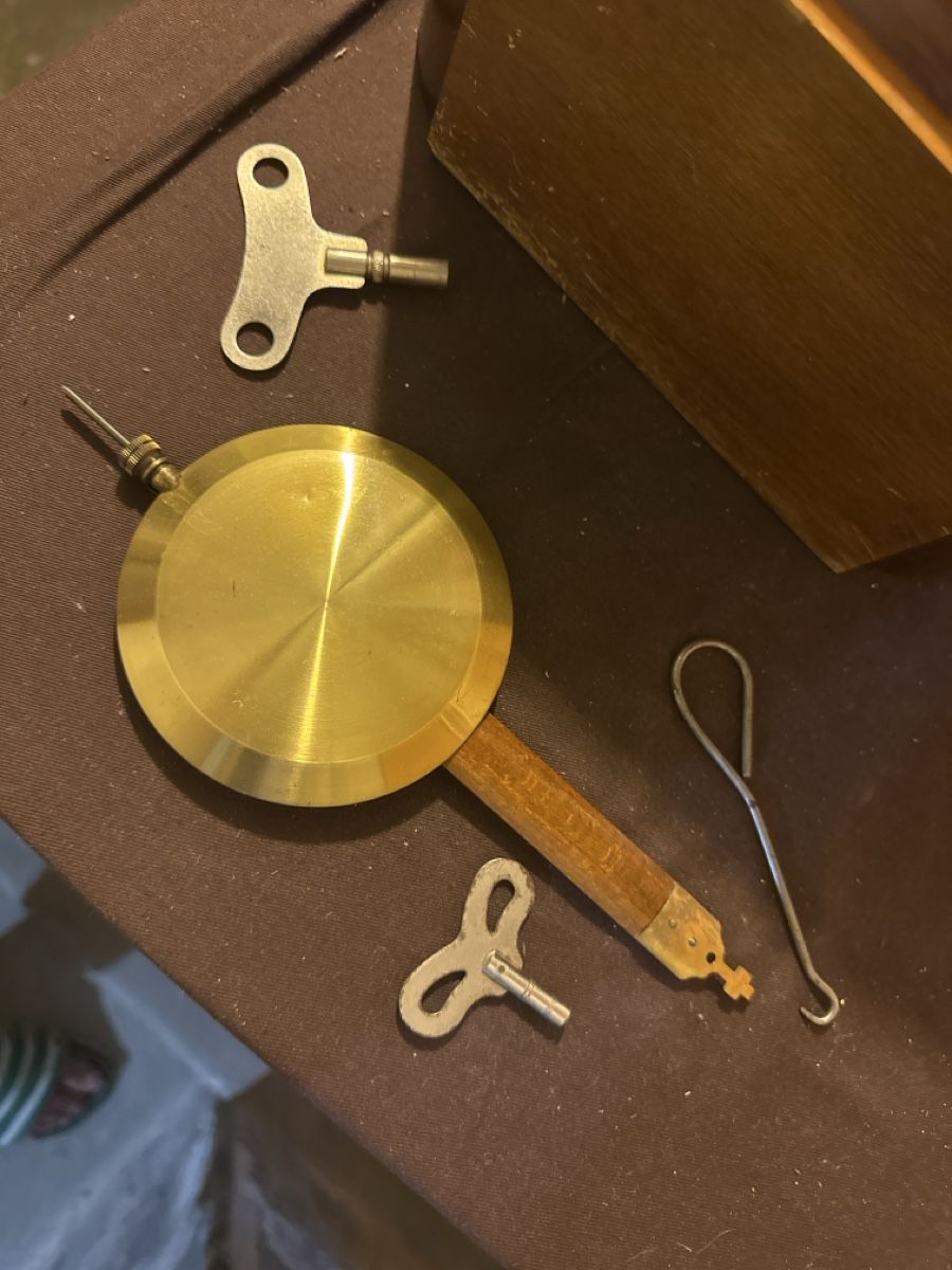 Swiss Uhren: Wanduhr mit Pendel Holzgehäuse – Gebraucht aus Herisau von Brockinet 4