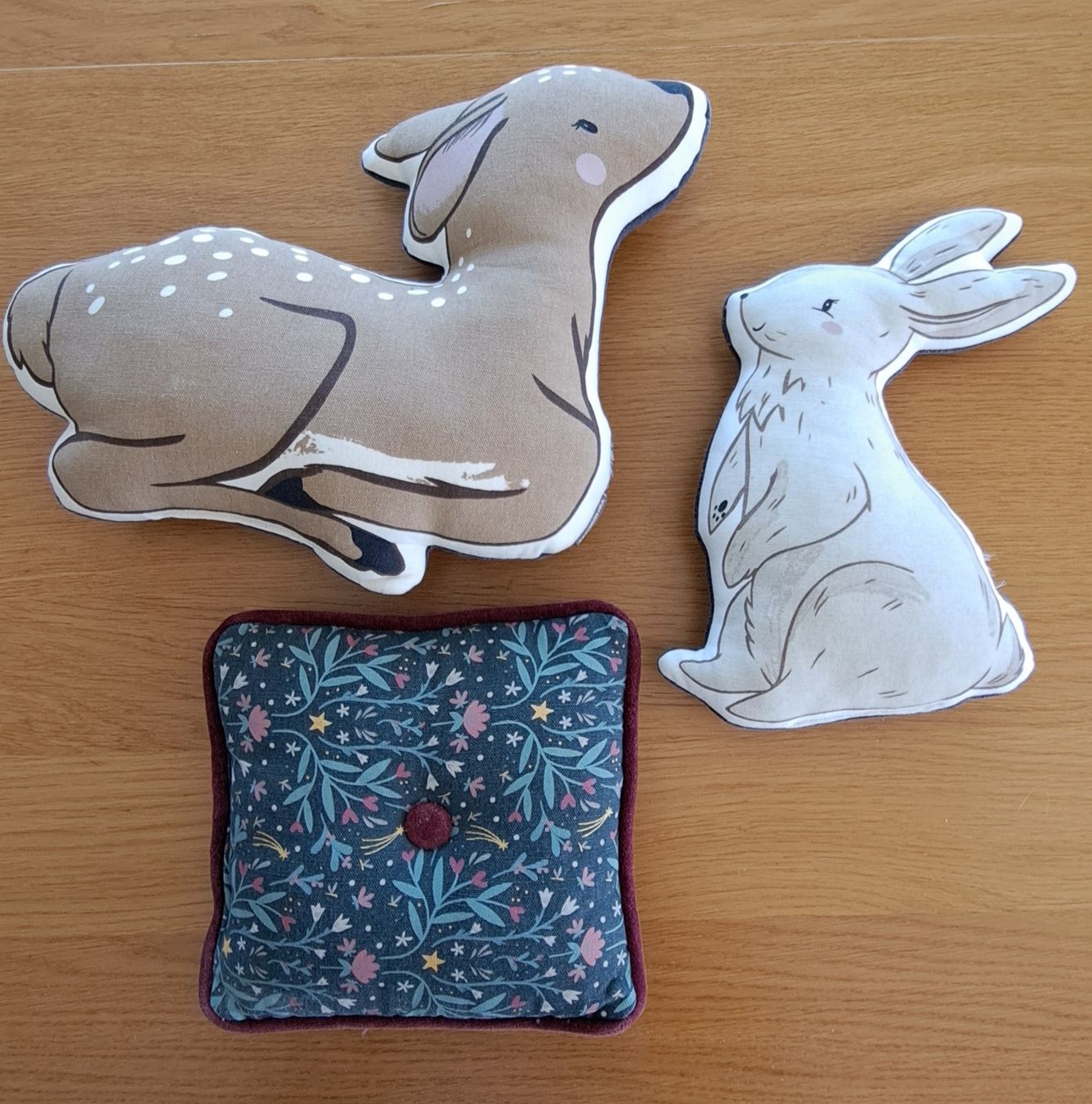 Vertbaudet Kissen: 3 petits coussins pour enfant/bébé Vertbaudet – Gebraucht aus Farvagny-le-Petit von Unepetolette