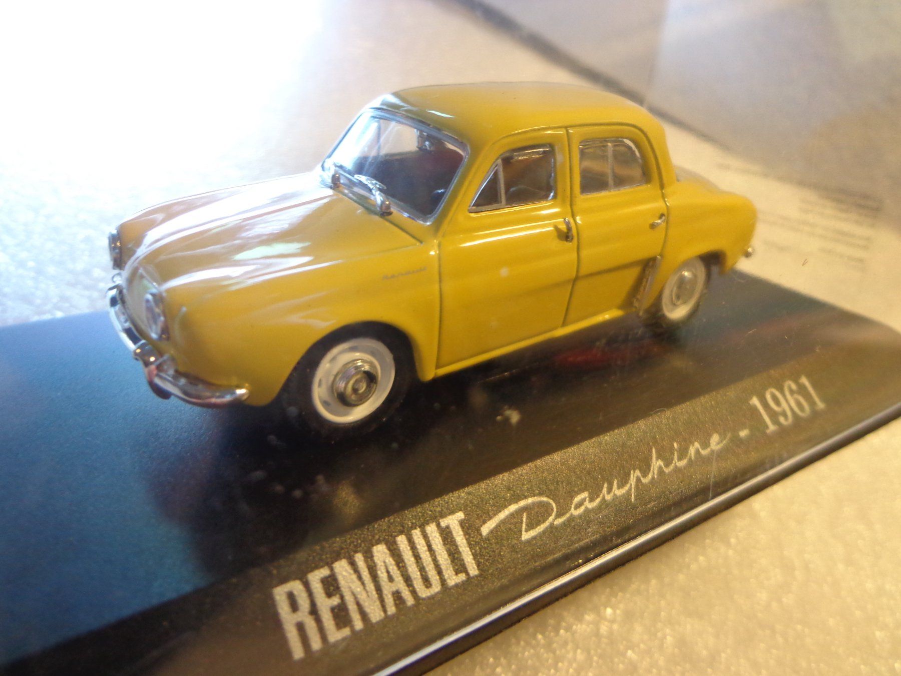 Renault Modellini d'auto: Renault Dauphine 1:43 neu, ungeöffnet – Nuovo e nell'imballaggio originale da Hinterkappelen venduto da Roku5