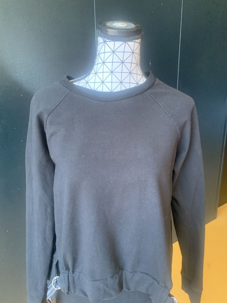 Lotti di vestiti: Rock und Sweatshirt – Usato da Rain venduto da 11. 1