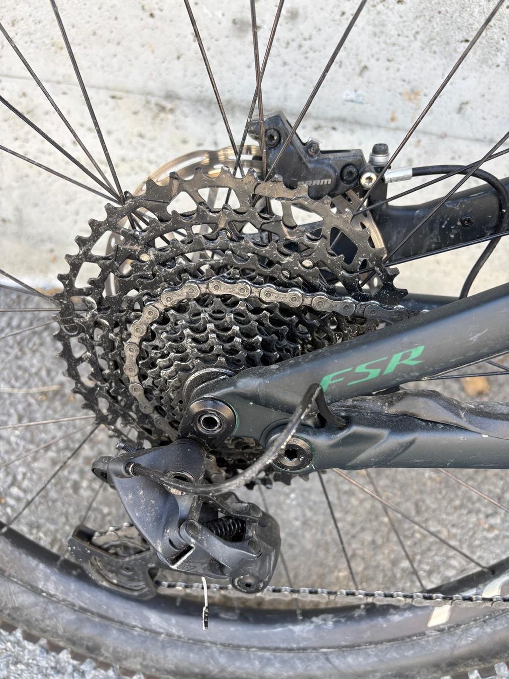 Specialized Velos: E-Bike Specialized Levo vollgefedert – Gebraucht aus Visp von mbb_xs75 3