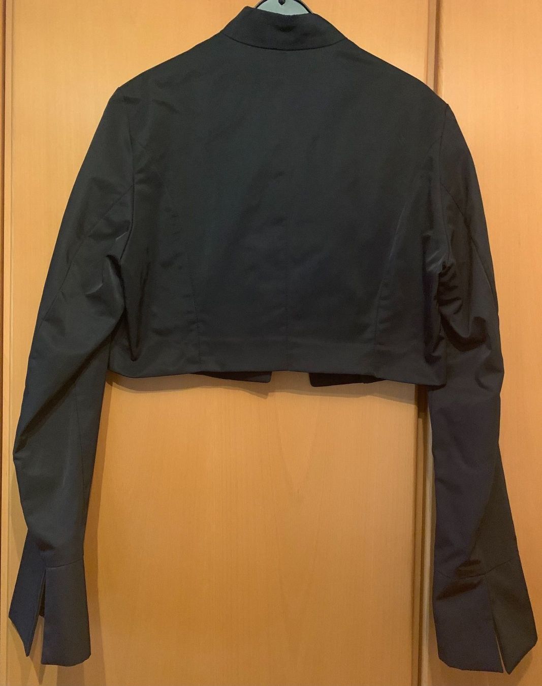 Giacche: Satin-Jäckchen Gr. 38 – Usato da Büron venduto da TinaSa 1