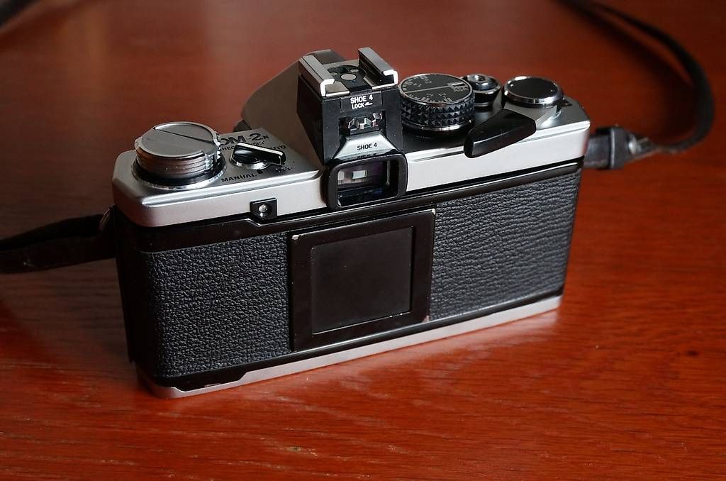 Olympus Fotocamera: Olympus OM-2n Chrom mit Electronic Flash T 32 TOP – Usato da Spreitenbach venduto da Salesmanship 2