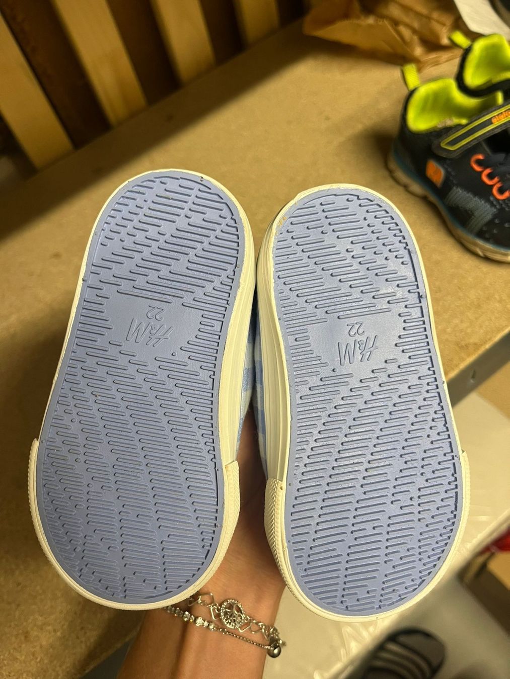 H&M Schuhe für Jungen: HM Sneakers Shuhe grosse 22 neu – Neu (gemäss Beschreibung) aus Merenschwand von ter_5tgt 1