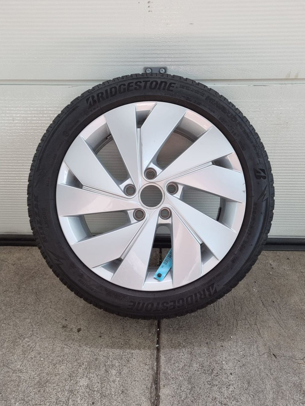 Volkswagen Pneus & Kompletträder: VW Golf 8 Winterräder 17 Zoll – Gebraucht aus Kirchdorf AG von Cartastic_AG 4
