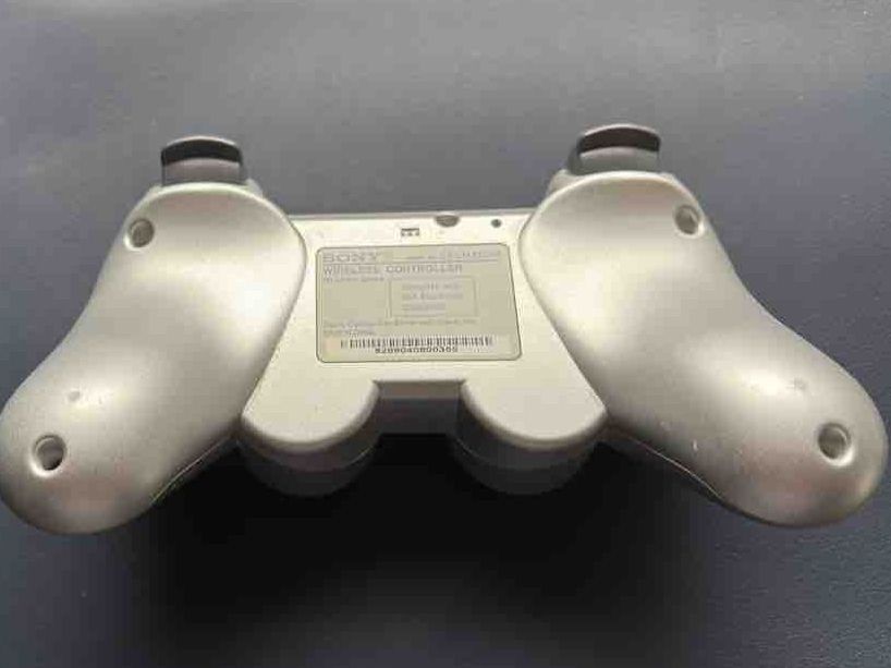 Sony Controller: Sony PlayStation 3 Controller silber gebraucht – Usato da Pfäffikon SZ venduto da Smile6870 1