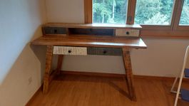 Schreibtisch Holz mit Schubladen gebrauchter Zustand