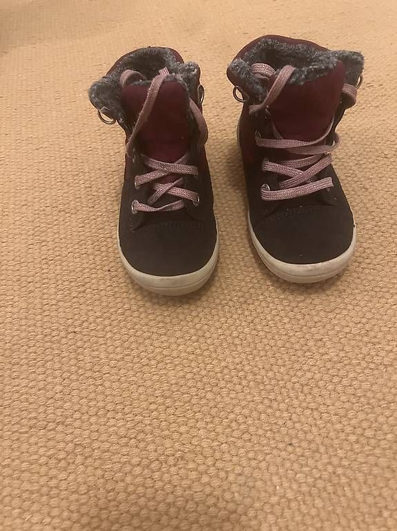 Scarpe per ragazze: Superfit Schuhe Grösse 25 – Usato da Küsnacht ZH venduto da julietta01