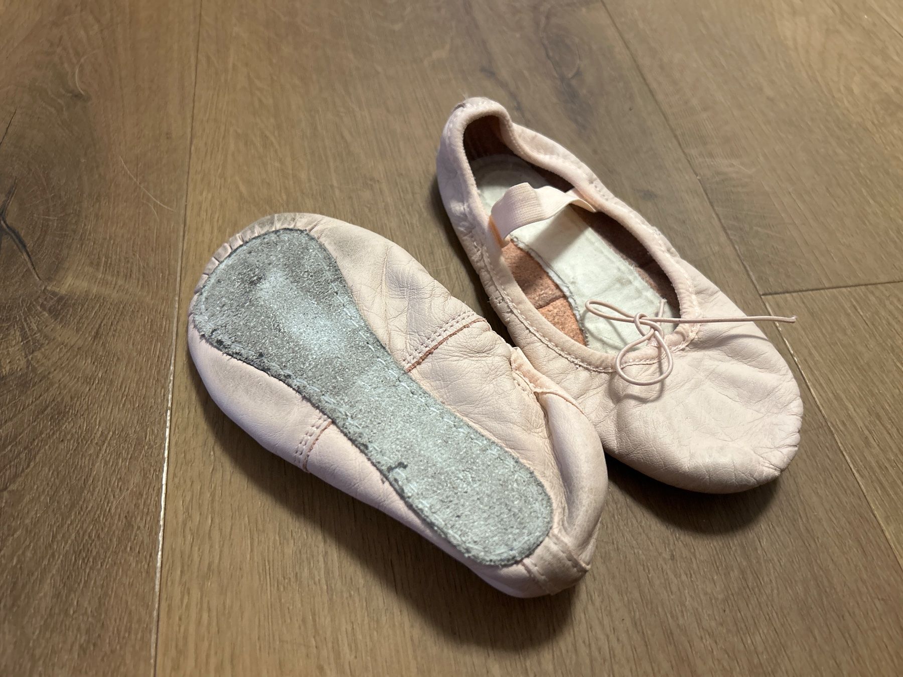 Scarpe per ragazze: Ballet Schuhe Leder Gr 31 – Usato da Regensdorf venduto da Spyke55 1