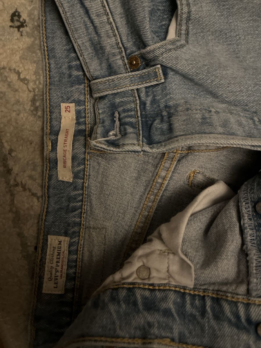 Levi's Jeans: Levi's Ribcage straight W25 L27 – Nuovo (secondo la descrizione) da Genève venduto da mar_mkc7 4