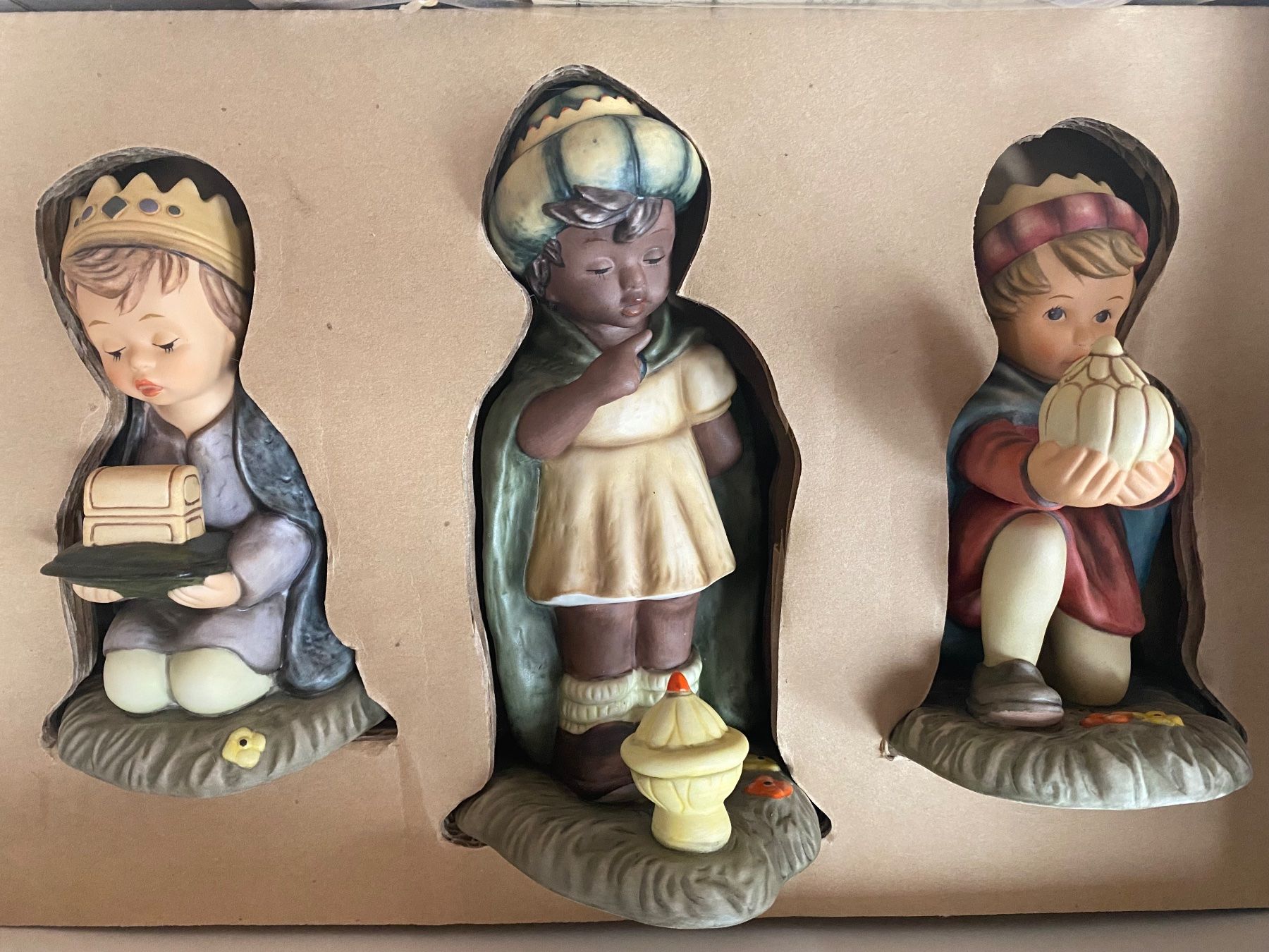 Hummel Statuette: Studio Hummel Krippe 19-teilig – Usato da Uster venduto da bau_7hyx 5