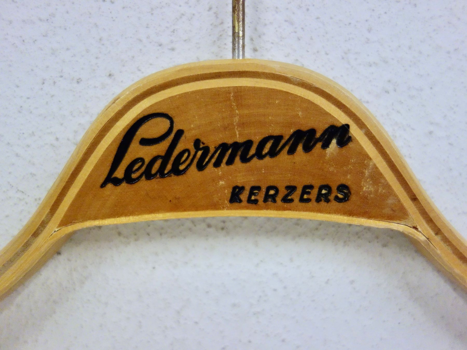 Kleiderbügel: Kleiderbügel LEDERMANN KERZERS – Gebraucht aus Kerzers von zimmergruen 5