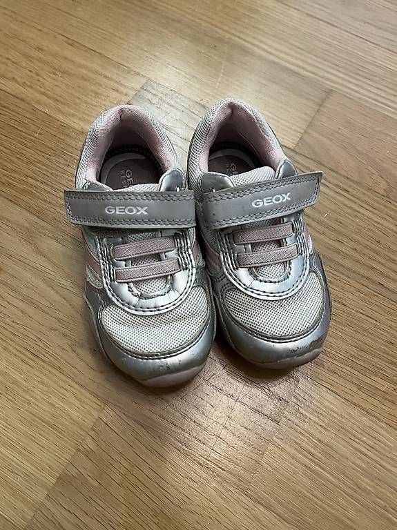 Scarpe per ragazze: Geox Turnschuhe Gr 23 – Usato da Endingen venduto da andrealita1983 1